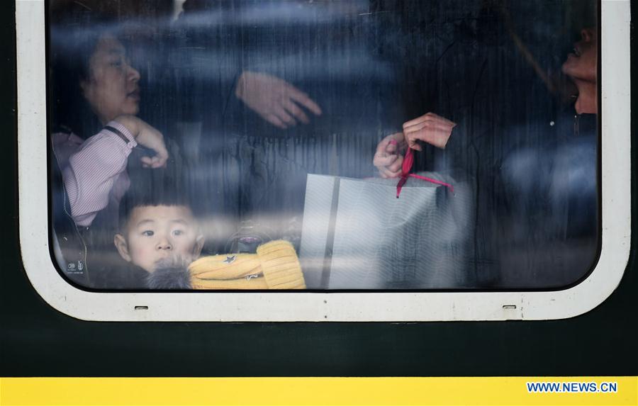 CHINA-SPRING FESTIVAL-TRAVEL RUSH-CHILDREN (CN)
