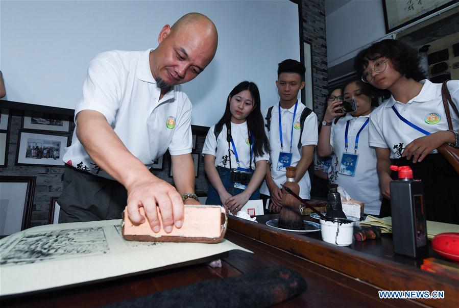 CHINA-HANGZHOU-CROSS-STRAIT UNIVERSITY STUDENTS-CULTURAL EXCHANGE (CN)