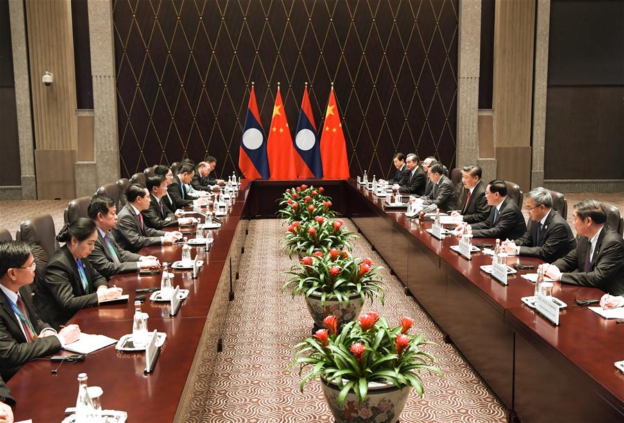 (IMPORT EXPO)CHINA-SHANGHAI-XI JINPING-LAO PM-MEETING (CN)