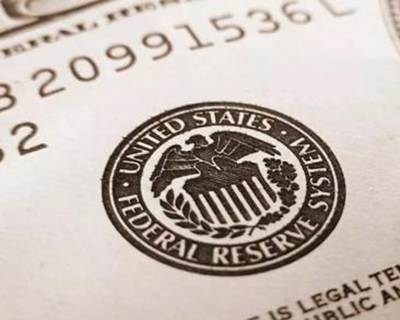 【財(cái)經(jīng)翻譯官】美聯(lián)儲(chǔ)的&ldquo;零息+量寬&rdquo;意味著什么？