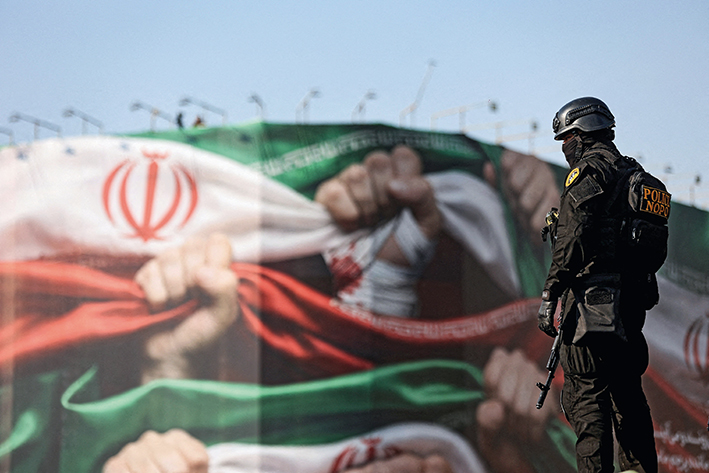 壓力重重，伊朗在經(jīng)歷什么