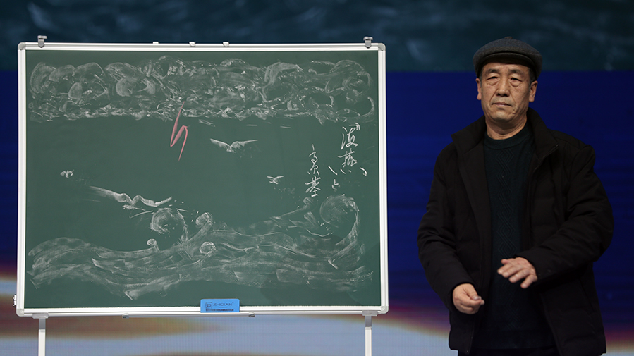 &ldquo;粉筆畫老師&rdquo;張舉文現(xiàn)場作畫