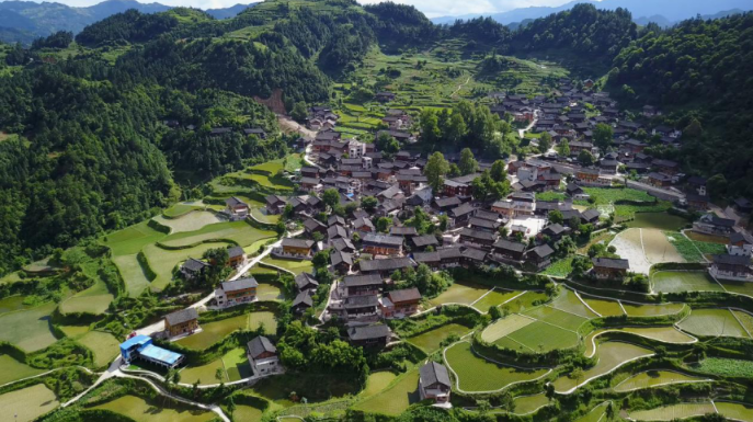 從貧困村到示范村，結(jié)對(duì)幫扶的&ldquo;龍?zhí)翗颖?rdquo;是如何煉成的