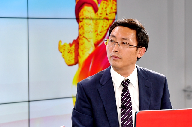 繼往是為了開來，那么開什么來？我們的未來是什么？我們現(xiàn)在站在什么歷史方位上？往哪里去走？