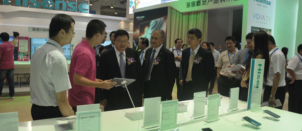 SINOCES2013嘉賓參觀企業(yè)展臺