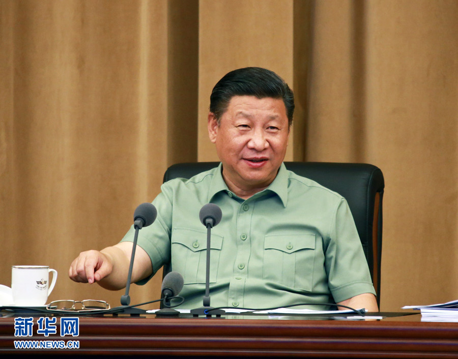 5月24日，中共中央總書記、國家主席、中央軍委主席習近平視察海軍機關，親切接見海軍第十二次黨代會全體代表和海軍機關正師職以上領導干部。這是習近平聽取海軍工作匯報后發(fā)表重要講話。 新華社記者 查春明 攝 