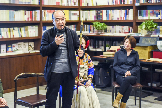 劉文濤：通過對(duì)每件兵器的復(fù)制，我們了解兵器造型與兵器制作的手藝，實(shí)現(xiàn)與古人的對(duì)話。