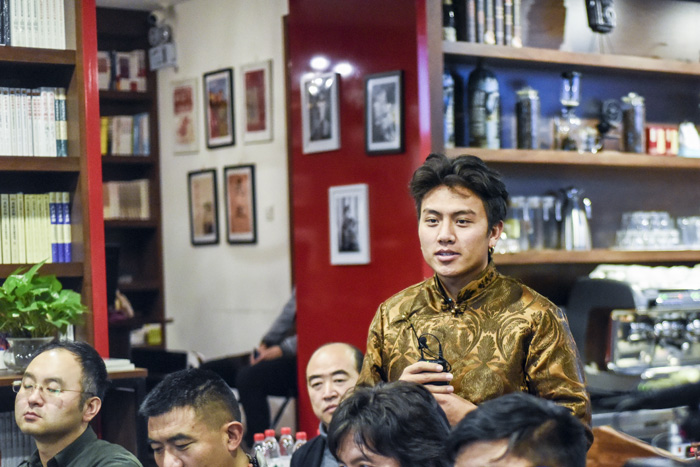 安久家族老八：我們的家族一直在做技藝的傳承，這是我們的使命，我們應(yīng)該承擔(dān)起來。希望能用我學(xué)到的知識(shí)，把我們家族的技藝推廣到更廣大的市場。