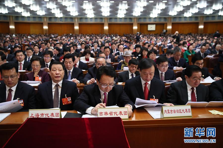 （兩會(huì)&middot;人大開幕）（6）共聚一堂