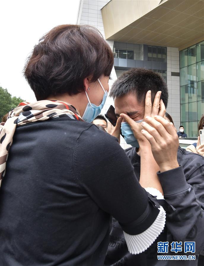 (社會(huì))(11)抗疫“戰(zhàn)友”重聚