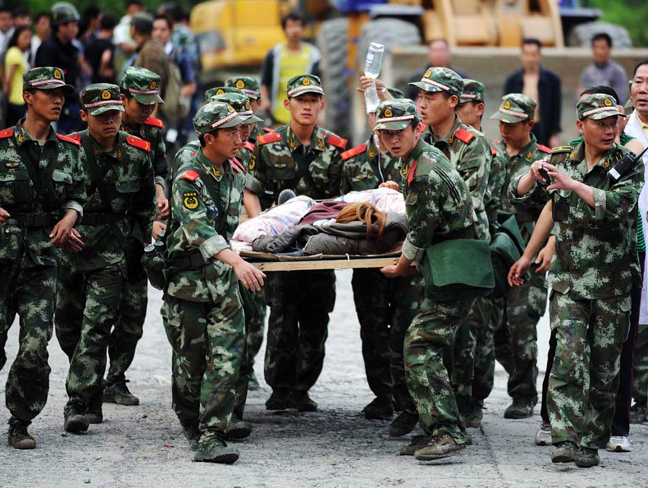 &ldquo;迷彩&rdquo;災區(qū)的第一道希望