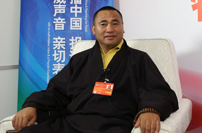 全國政協(xié)委員東寶仲巴&middot;呼圖克圖做客新華網(wǎng)、中國政府網(wǎng)兩會訪談