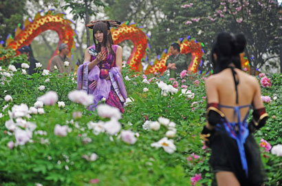 比女人還惹火 高校&ldquo;偽娘團&rdquo;高調(diào)相親