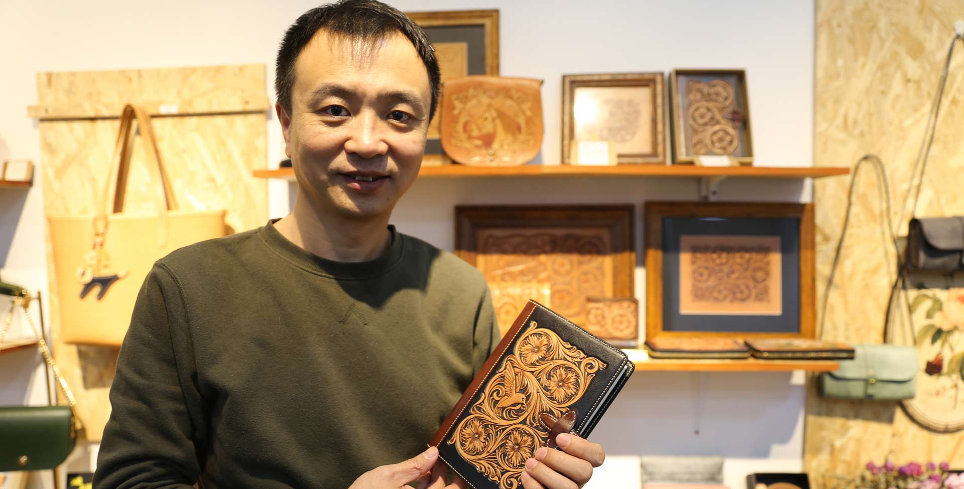 牛皮上的&ldquo;雕刻時光&rdquo;