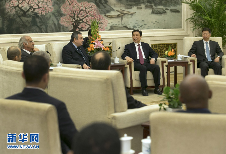 4月25日，國家副主席李源潮在北京人民大會堂會見出席&ldquo;中國－阿拉伯國家政黨對話會&rdquo;的外方代表。 新華社記者馬占成攝