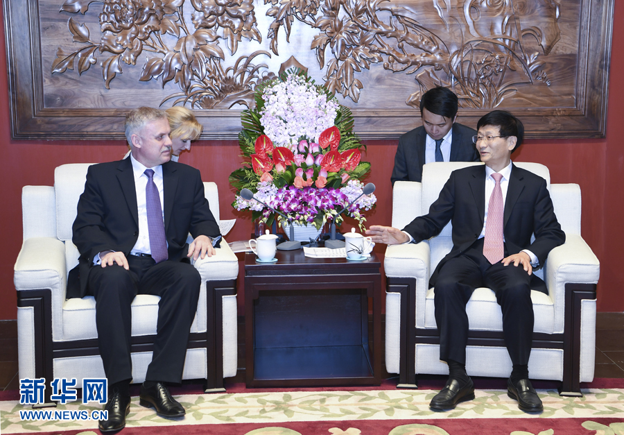 4月26日，中共中央政治局委員、中央政法委書記孟建柱在北京會見白俄羅斯安全會議國務(wù)秘書扎西。 新華社記者 張領(lǐng) 攝