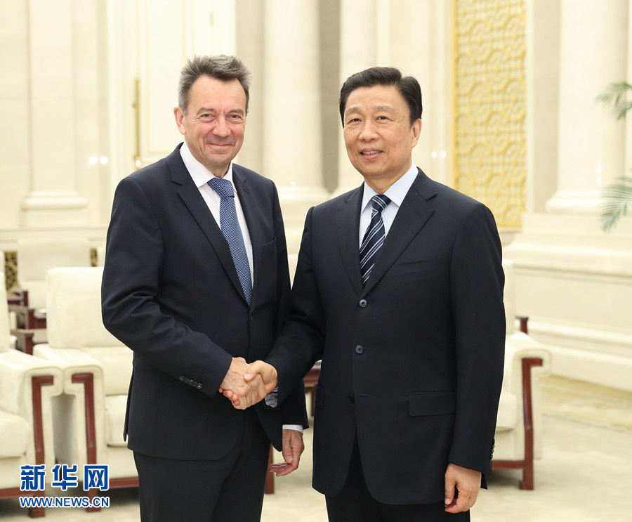 5月15日，國家副主席、中國紅十字會名譽會長李源潮在北京會見來華出席&ldquo;一帶一路&rdquo;國際合作高峰論壇的紅十字國際委員會主席莫雷爾。新華社記者 王曄 攝