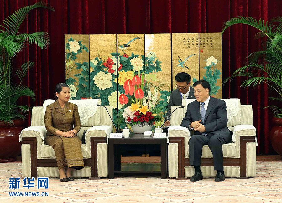 6月11日，中共中央政治局常委、中央書(shū)記處書(shū)記劉云山在福州會(huì)見(jiàn)來(lái)華出席金磚國(guó)家政黨、智庫(kù)和民間社會(huì)組織論壇的柬埔寨人民黨中央常委、副首相梅森安。新華社記者劉衛(wèi)兵攝