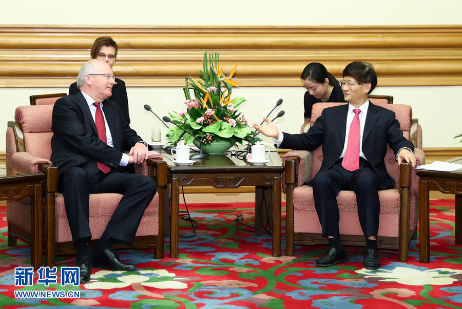 6月15日，中共中央政治局委員、中央政法委書記孟建柱在北京會見德國聯(lián)邦總理府情報(bào)國務(wù)秘書弗里徹。 新華社記者 謝環(huán)馳 攝