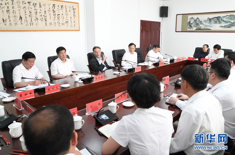 6月20日至22日，中共中央政治局常委、中央紀(jì)委書記王岐山在貴州省檢查紀(jì)檢監(jiān)察工作。這是6月21日，王岐山在修文縣委紀(jì)委座談會(huì)上講話。新華社記者 王曄 攝