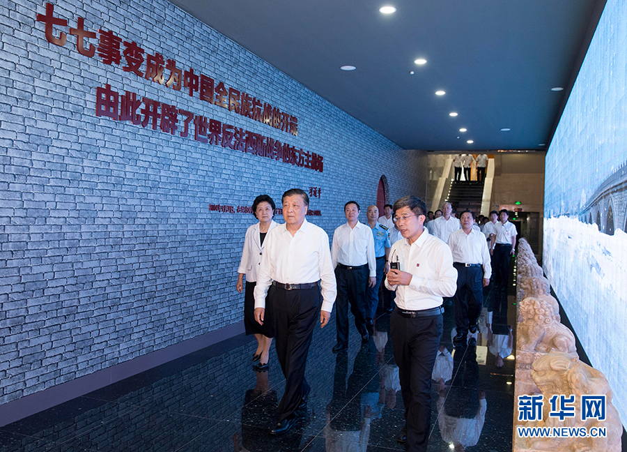 7月7日，紀念全民族抗戰(zhàn)爆發(fā)80周年儀式在中國人民抗日戰(zhàn)爭紀念館舉行。中共中央政治局常委、中央書記處書記劉云山出席儀式并講話。這是儀式后，劉云山參觀《全民抗戰(zhàn)偉大壯舉&mdash;&mdash;紀念全民族抗戰(zhàn)爆發(fā)80周年專題展覽》。 新華社記者丁林攝