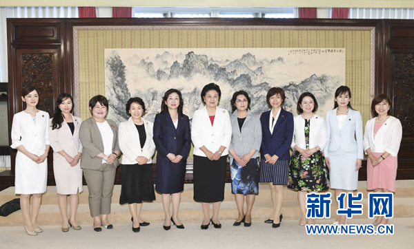 　　7月12日，國務(wù)院副總理劉延?xùn)|在北京會(huì)見以日本自民黨前總務(wù)會(huì)長野田圣子為首的日本執(zhí)政黨女國會(huì)議員代表團(tuán)一行。 新華社記者 高潔 攝