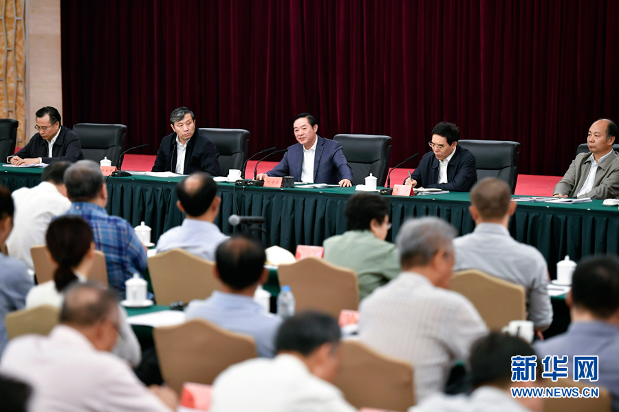 9月7日，中共中央政治局委員、中央書記處書記、中宣部部長(zhǎng)劉奇葆在北京出席全國電視劇工作座談會(huì)并講話。 新華社記者 燕雁 攝

