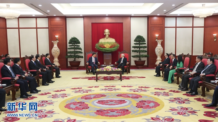 應(yīng)越南共產(chǎn)黨邀請，中共中央政治局常委、中央書記處書記劉云山9月18日至19日對越南進行正式訪問。這是9月18日，劉云山在河內(nèi)會見越共中央總書記阮富仲。 新華社記者 龐興雷 攝