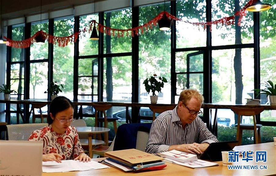 （十九大時(shí)光&middot;圖文互動(dòng)）（1）中國(guó)成就，世界矚目&mdash;&mdash;來自基層蹲點(diǎn)現(xiàn)場(chǎng)的報(bào)道