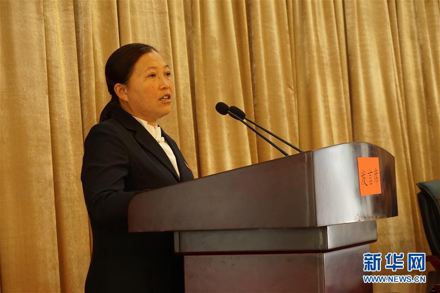 (十九大代表在基層·圖文互動)(1)姚慶英:把“鄉(xiāng)村振興”落實(shí)到田間地頭