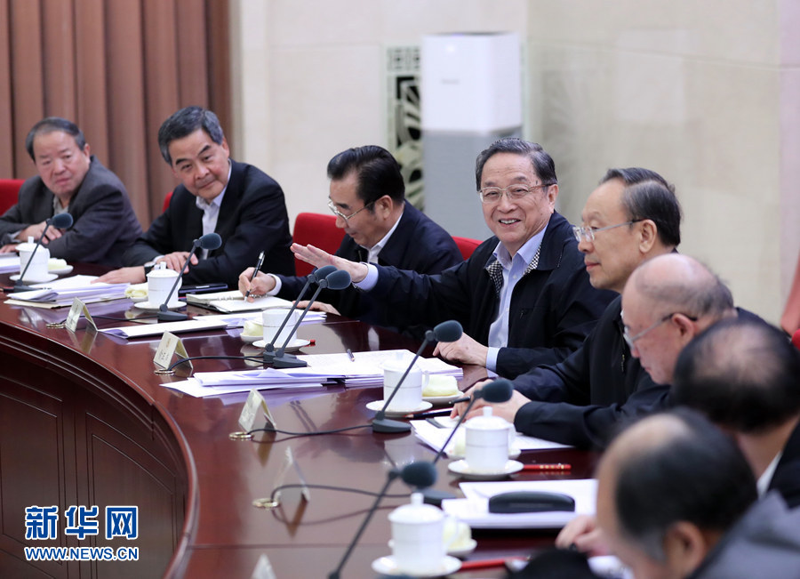 11月16日，全國政協(xié)在北京召開第75次雙周協(xié)商座談會，圍繞&ldquo;推進(jìn)糧食定價(jià)機(jī)制、補(bǔ)貼政策和收儲制度改革&rdquo;建言獻(xiàn)策。全國政協(xié)主席俞正聲主持會議并講話。新華社記者 鞠鵬 攝