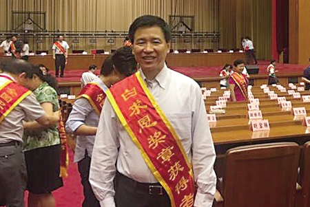 黃國寧被授予我國衛(wèi)生行業(yè)的最高榮譽&ldquo;白求恩獎?wù)?rdquo;。