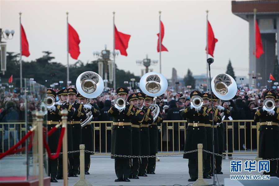 （社會(huì)）（8）人民解放軍首次執(zhí)行天安門廣場(chǎng)升國旗任務(wù)