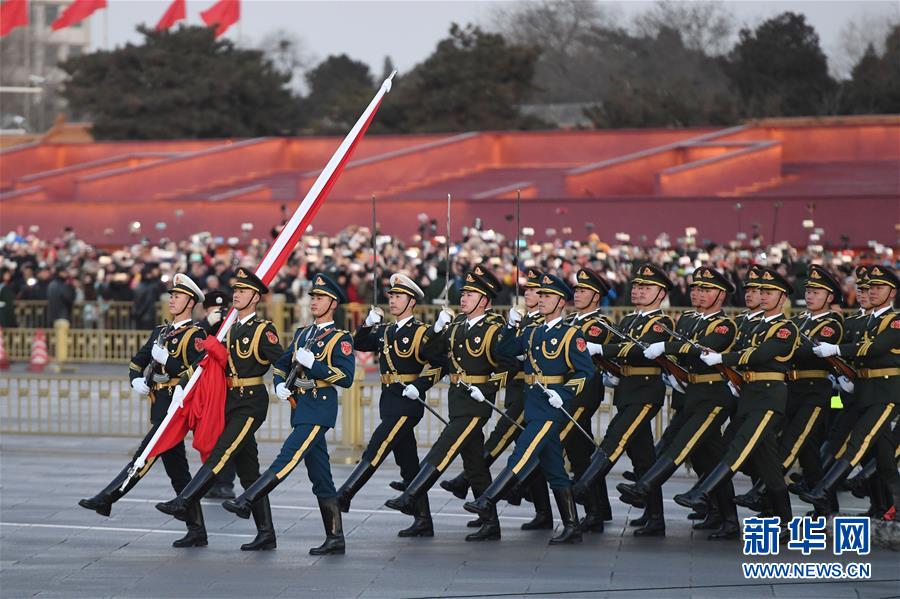 (社會)(2)人民解放軍首次執(zhí)行天安門廣場升國旗任務