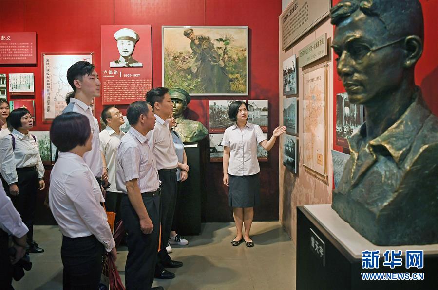 （新華全媒頭條&middot;圖文互動）（7）全黨來一個(gè)大學(xué)習(xí)&mdash;&mdash;新時(shí)代中國共產(chǎn)黨人的理論自覺