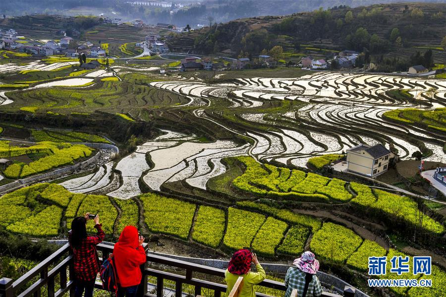 （新華全媒頭條&middot;兩會精神看落實&middot;圖文互動）（4）適應發(fā)展新方位 奮進決勝長征路