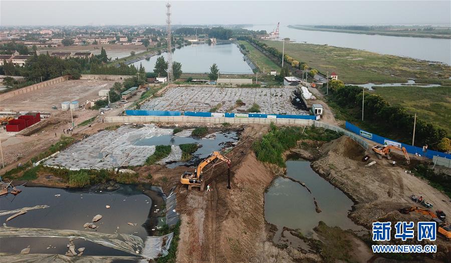 （新華視點(diǎn)&middot;圖文互動(dòng)）（2）中央督察兩年有的絲毫未改，有的不減反增&mdash;&mdash;江蘇泰興數(shù)萬(wàn)噸化工廢料和污泥堆放長(zhǎng)江邊調(diào)查