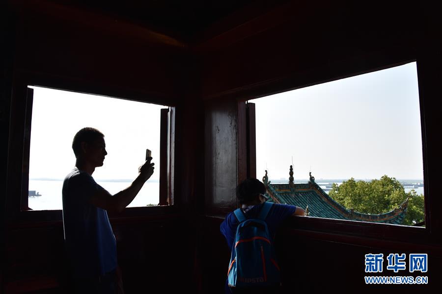 （大江奔流&mdash;&mdash;來自長江經(jīng)濟(jì)帶的報道&middot;圖文互動）（1）登岳陽樓，又見&ldquo;浩浩湯湯&rdquo;