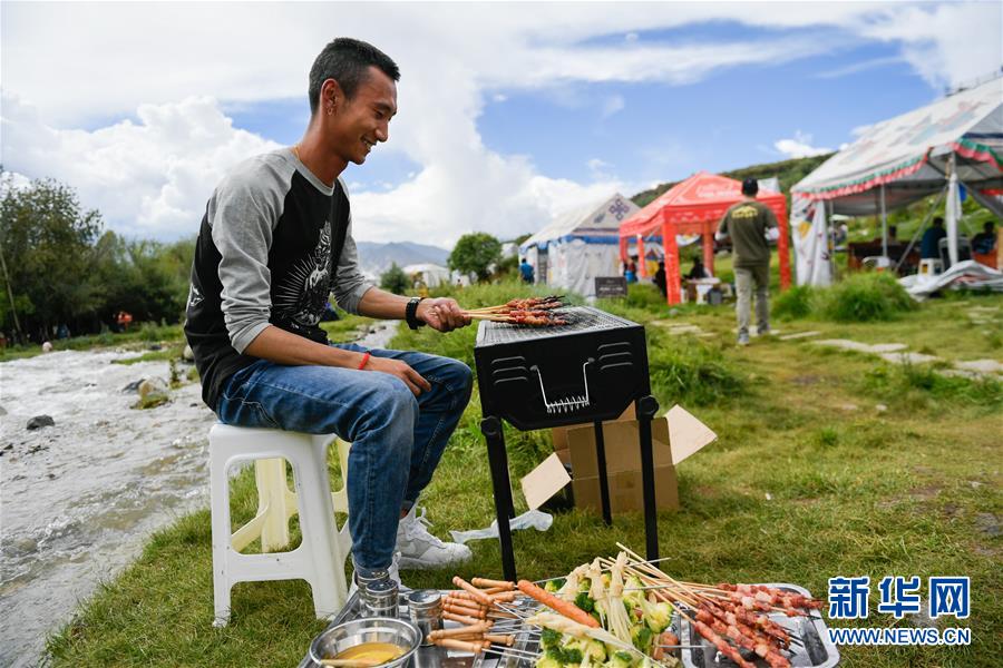 （社會）（9）夏日&ldquo;過林卡&rdquo; 親近大自然