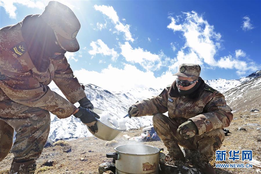 (向奉獻(xiàn)者致敬·圖文互動(dòng))(5)情注一纜通滇藏——記某信息通信基地四營五連連長(zhǎng)翁春芳