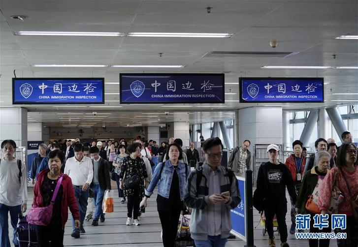 （圖文互動）（4）四十年、一扇窗&mdash;&mdash;兩地值守者眼中的羅湖橋