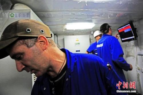 中國造船廠里的外籍員工。 李風(fēng) 攝