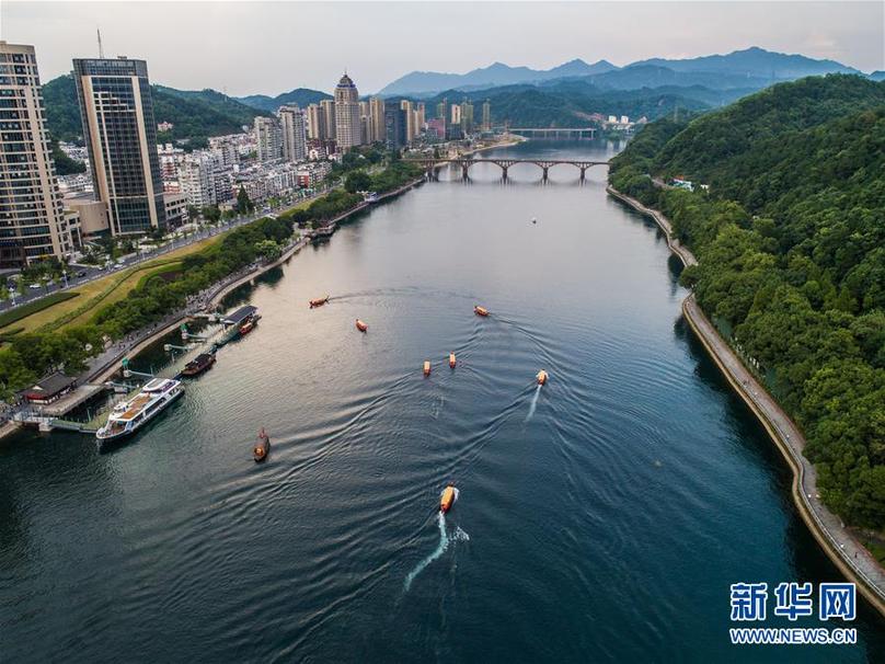 (新華全媒頭條·圖文互動)(5)創(chuàng)造新的更大奇跡——黨的十八屆三中全會召開五周年述評