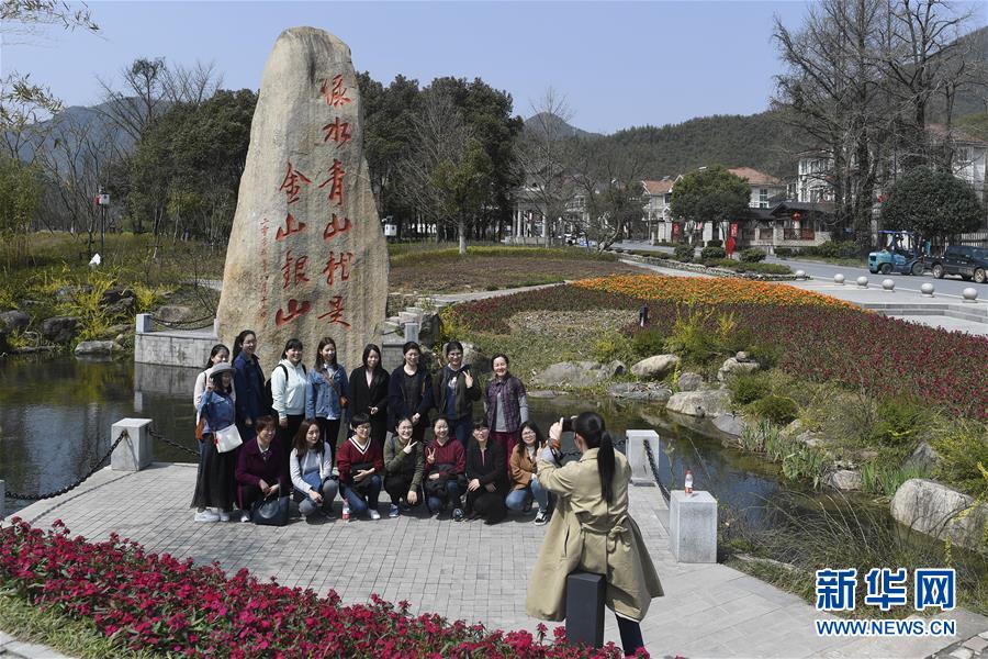 (新華全媒頭條·圖文互動(dòng))(8)風(fēng)正一帆懸——以習(xí)近平同志為核心的黨中央治國(guó)理政一年間