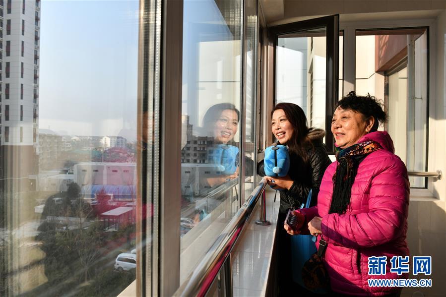 (新華全媒頭條·圖文互動(dòng))(10)風(fēng)正一帆懸——以習(xí)近平同志為核心的黨中央治國(guó)理政一年間