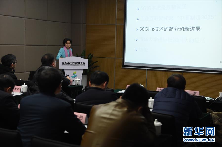 (在習(xí)近平新時(shí)代中國(guó)特色社會(huì)主義思想指引下·將改革開(kāi)放進(jìn)行到底·強(qiáng)國(guó)之基)(新華全媒頭條·圖文互動(dòng))(4)奮斗不停步 改革再出發(fā)——“四個(gè)自信”筑牢強(qiáng)國(guó)之基