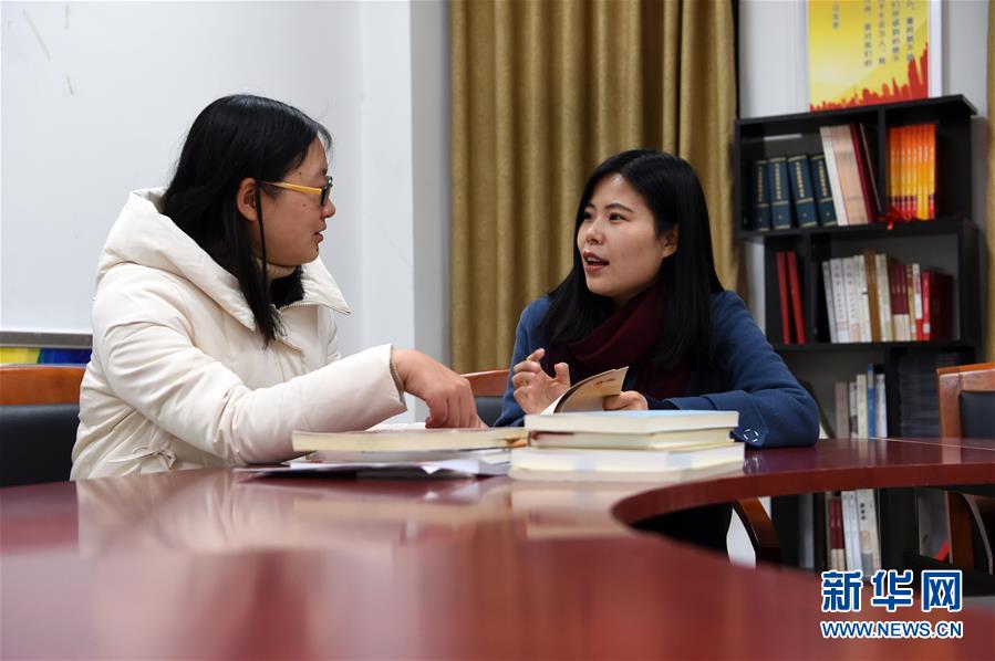 (在習(xí)近平新時(shí)代中國(guó)特色社會(huì)主義思想指引下·將改革開(kāi)放進(jìn)行到底·強(qiáng)國(guó)之基)(新華全媒頭條·圖文互動(dòng))(6)奮斗不停步 改革再出發(fā)——“四個(gè)自信”筑牢強(qiáng)國(guó)之基