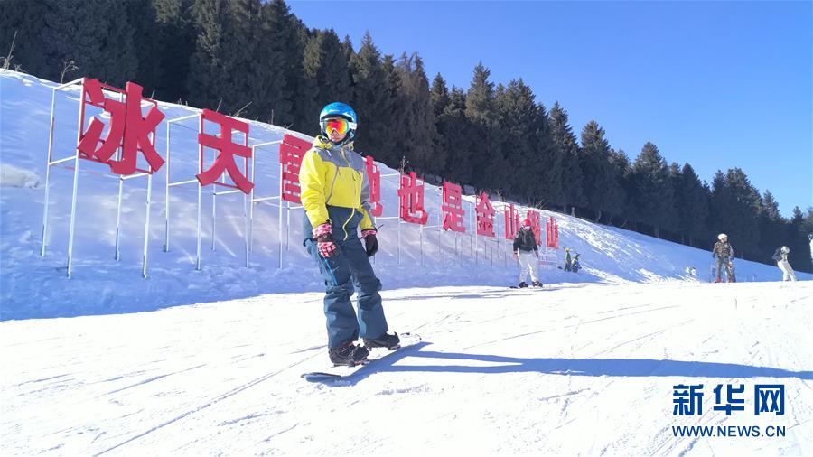 （新春走基層&middot;圖文互動(dòng)）（3）新疆&ldquo;新年俗&rdquo;：動(dòng)物王國學(xué)知識(shí) 冰雪世界強(qiáng)身體