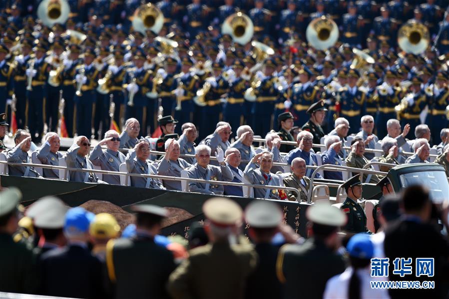 （新華全媒頭條&middot;強(qiáng)軍思想引領(lǐng)新征程&middot;圖文互動）（2）那一刻，我們光榮接受檢閱