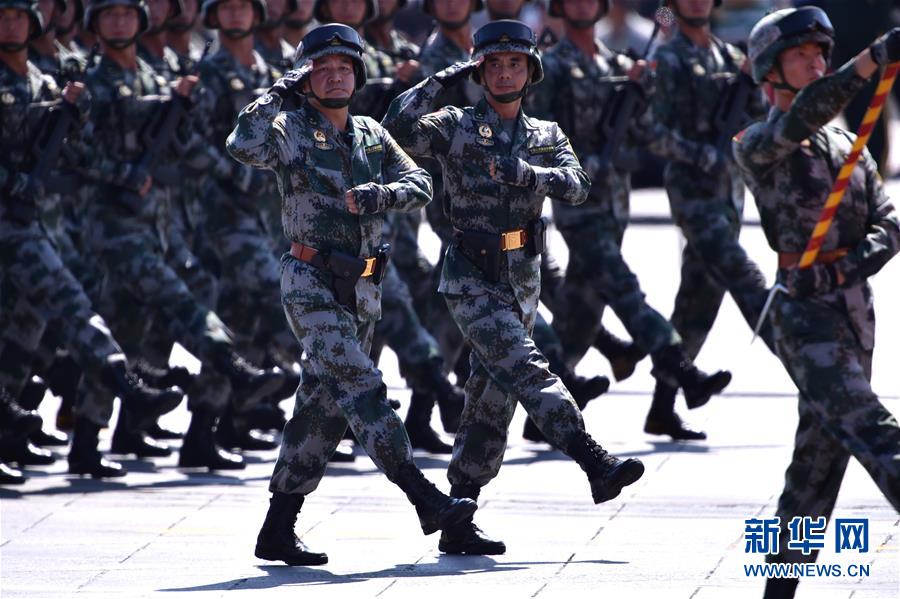 （新華全媒頭條&middot;強(qiáng)軍思想引領(lǐng)新征程&middot;圖文互動）（4）那一刻，我們光榮接受檢閱